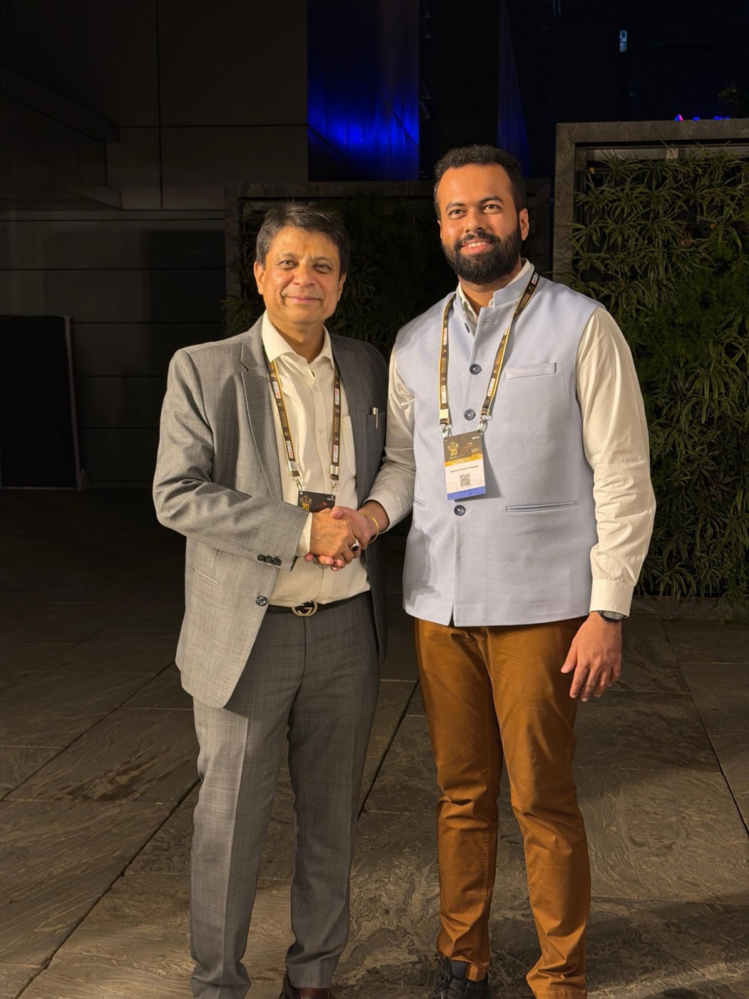 Dr. Tanmay Athawale meeting a fellow conference delegate